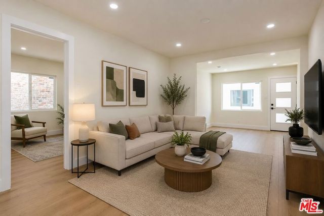 5915 Barton Avenue, Los Angeles, CA 90038