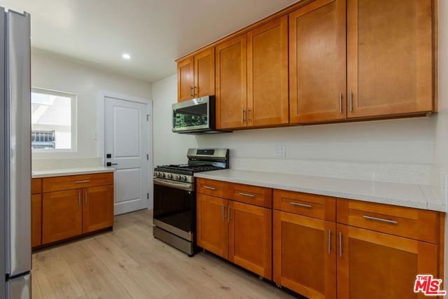 5915 Barton Avenue, Los Angeles, CA 90038