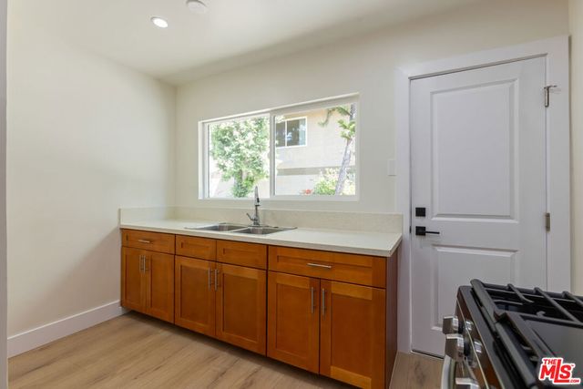 5915 Barton Avenue, Los Angeles, CA 90038