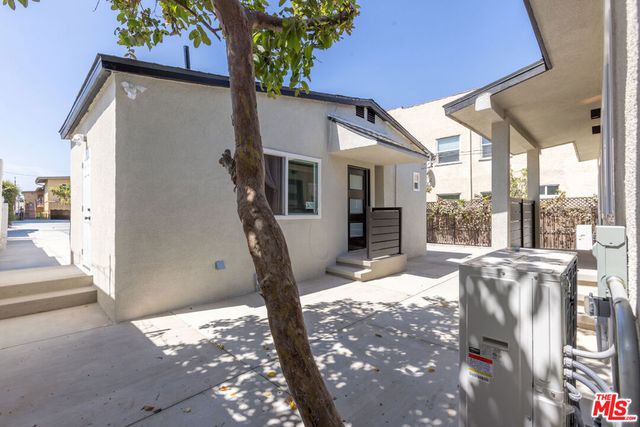 5915 Barton Avenue, Los Angeles, CA 90038