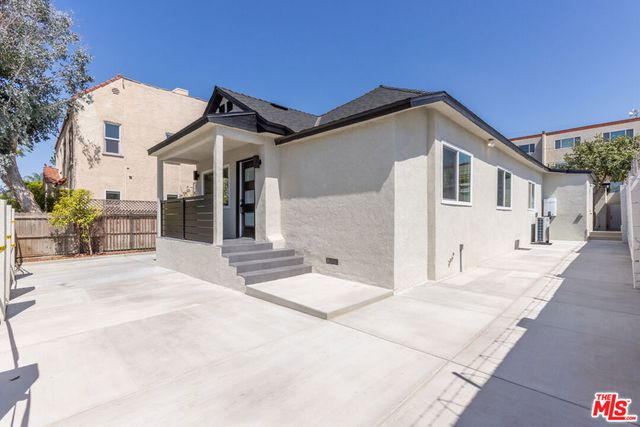 5915 Barton Avenue, Los Angeles, CA 90038