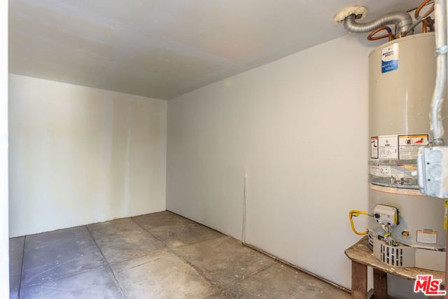5915 Barton Avenue, Los Angeles, CA 90038