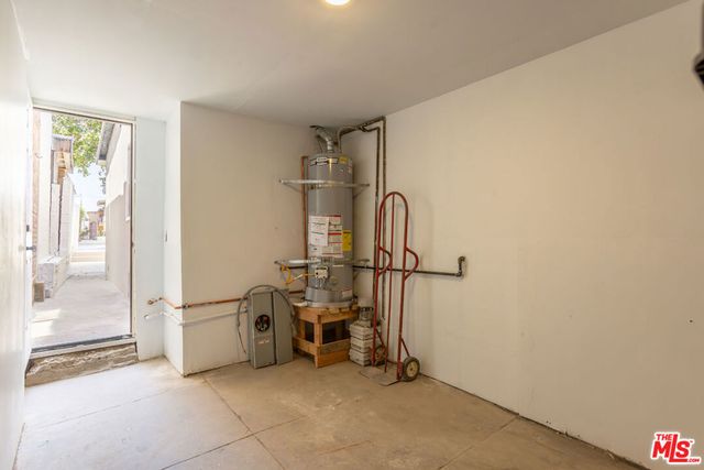 5915 Barton Avenue, Los Angeles, CA 90038