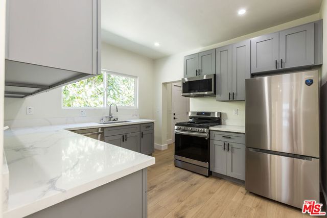 5915 Barton Avenue, Los Angeles, CA 90038