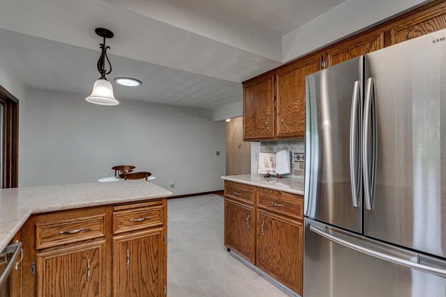 1332 MULBERRY LANE, Neenah, WI 54956