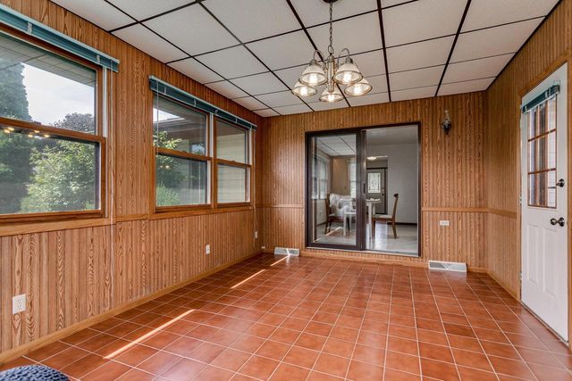1332 MULBERRY LANE, Neenah, WI 54956