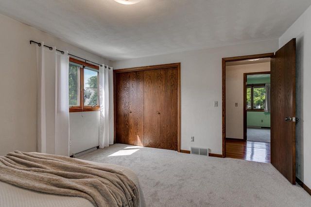 1332 MULBERRY LANE, Neenah, WI 54956