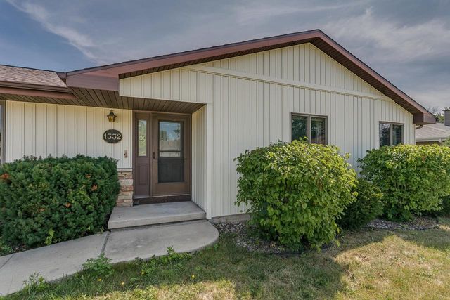 1332 MULBERRY LANE, Neenah, WI 54956