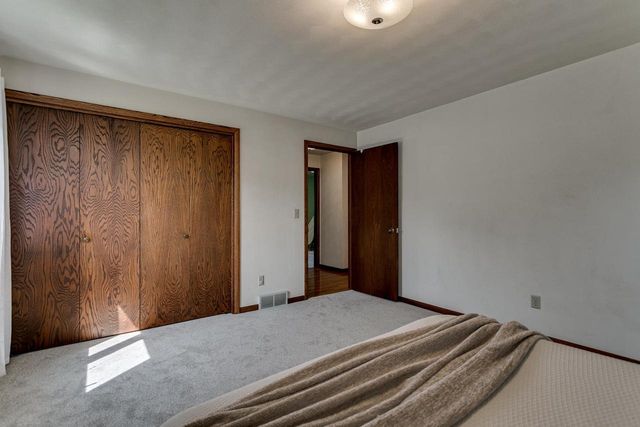 1332 MULBERRY LANE, Neenah, WI 54956