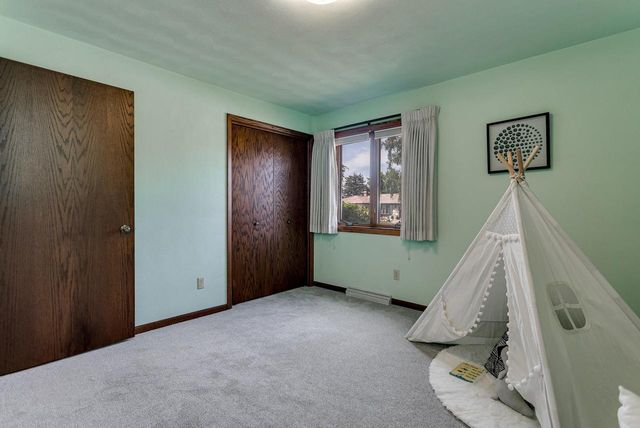 1332 MULBERRY LANE, Neenah, WI 54956
