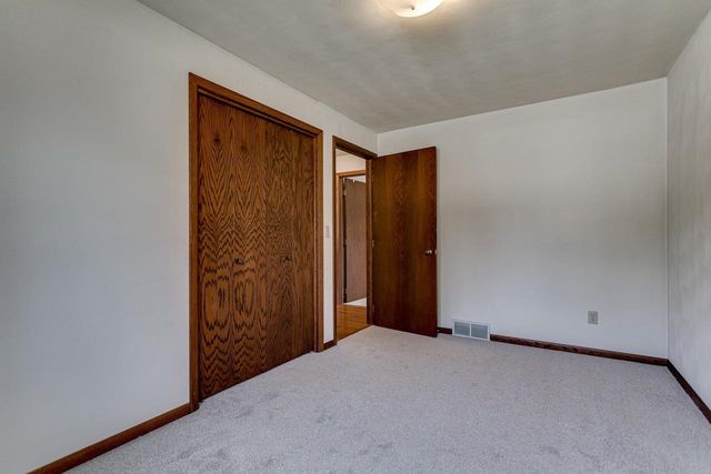1332 MULBERRY LANE, Neenah, WI 54956