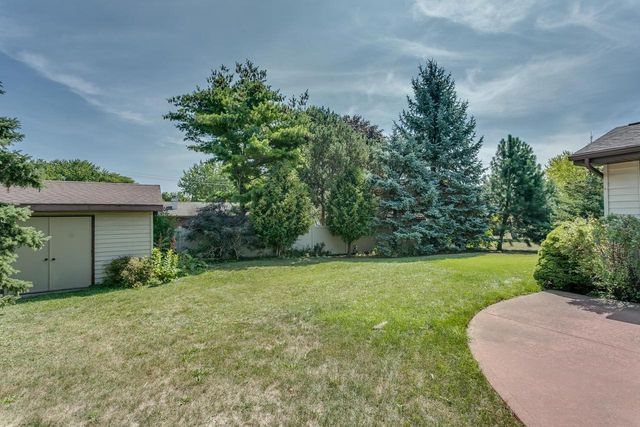 1332 MULBERRY LANE, Neenah, WI 54956