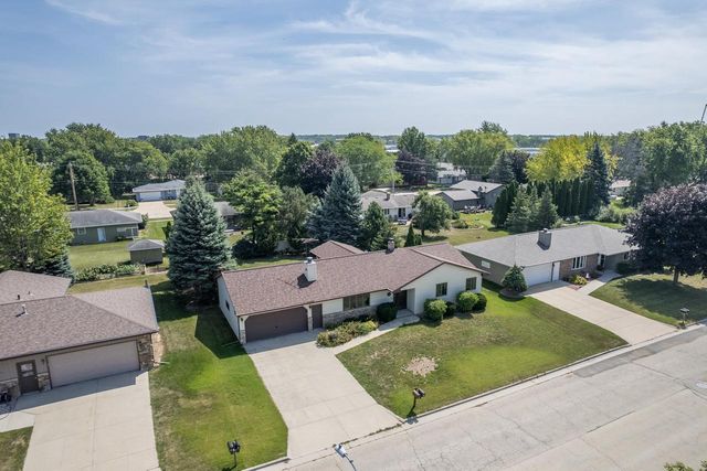 1332 MULBERRY LANE, Neenah, WI 54956