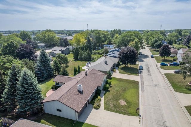 1332 MULBERRY LANE, Neenah, WI 54956
