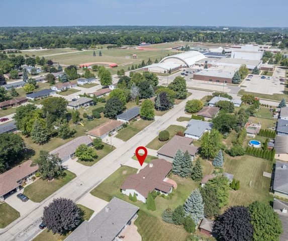 1332 MULBERRY LANE, Neenah, WI 54956