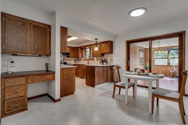 1332 MULBERRY LANE, Neenah, WI 54956