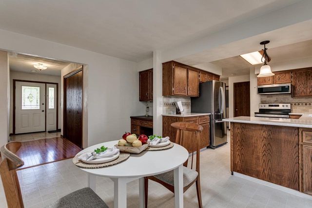 1332 MULBERRY LANE, Neenah, WI 54956