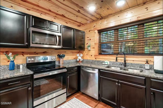 4536 Powdermill Estate Road, Sevierville, TN 37876