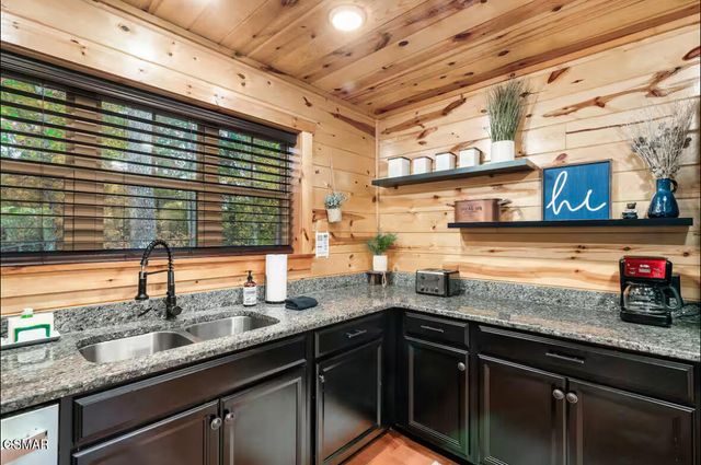 4536 Powdermill Estate Road, Sevierville, TN 37876