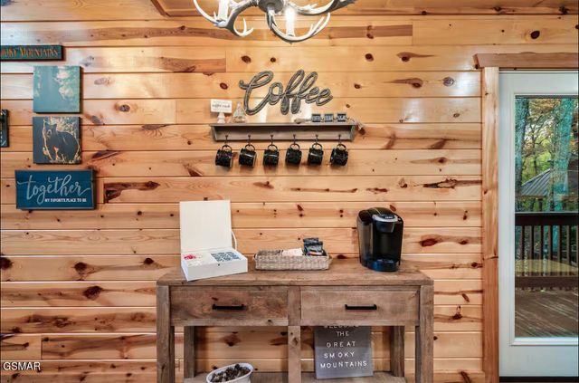 4536 Powdermill Estate Road, Sevierville, TN 37876