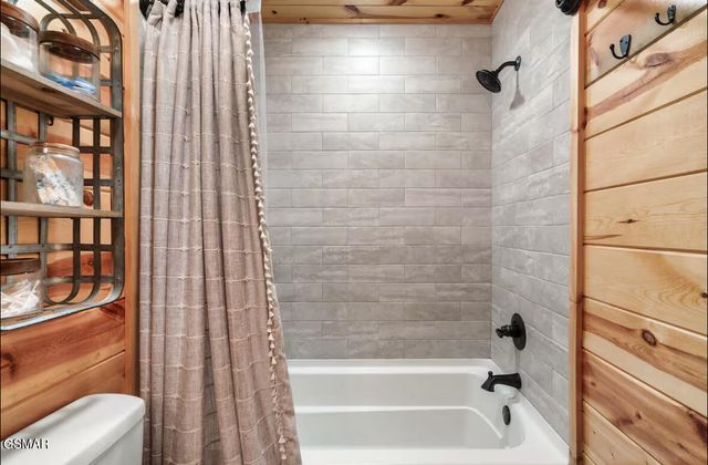 4536 Powdermill Estate Road, Sevierville, TN 37876