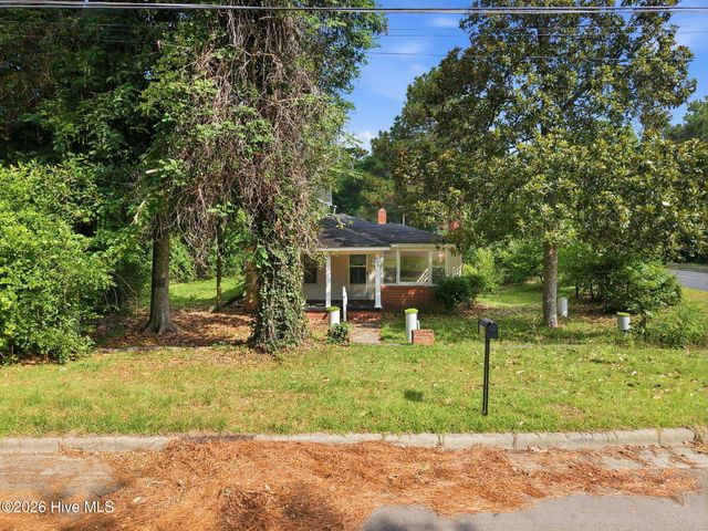 400 S Hardin Street, Southern Pines, NC 28387
