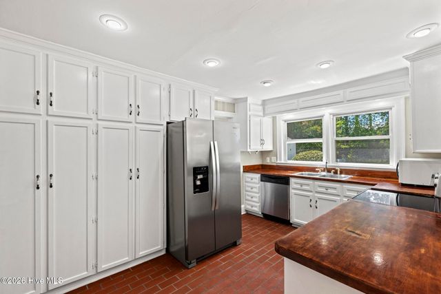 1210 Stockton Road, Kinston, NC 28504