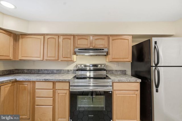 2340 FLEET ST, Baltimore, MD 21224