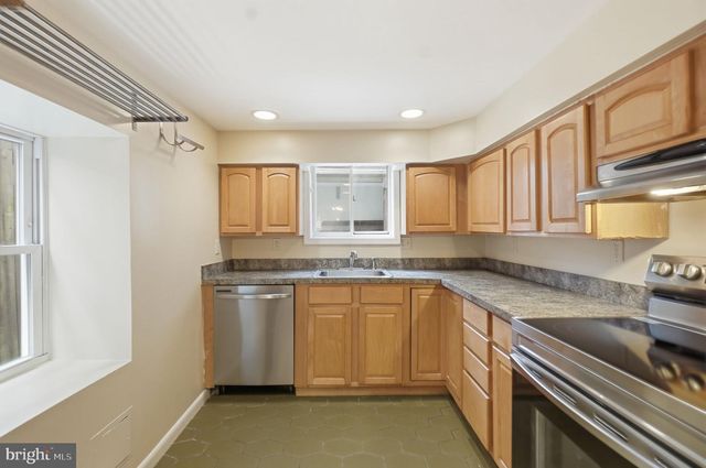 2340 FLEET ST, Baltimore, MD 21224