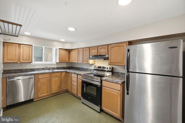 2340 FLEET ST, Baltimore, MD 21224