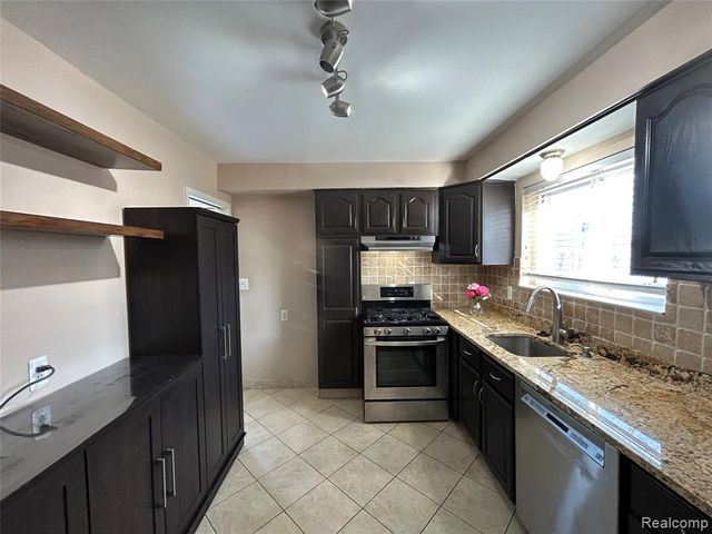 1603 Beaupre Avenue, Madison Heights, MI 48071