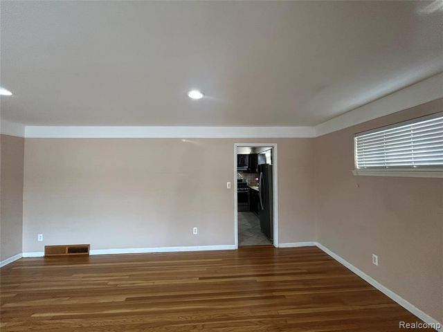 1603 Beaupre Avenue, Madison Heights, MI 48071