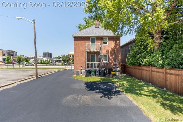 412 E 3rd Street, Royal Oak, MI 48067