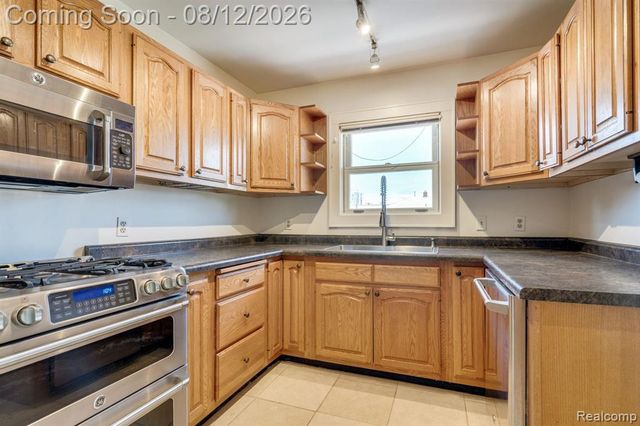 412 E 3rd Street, Royal Oak, MI 48067