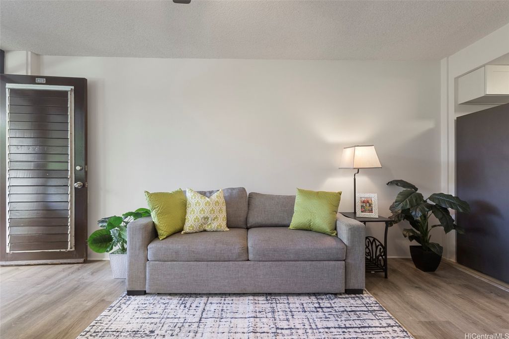 425 Ena Road 405C, Honolulu, HI 96815