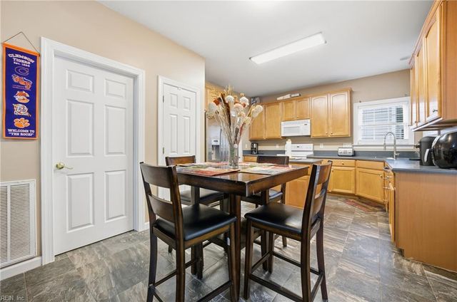 105 Overlook PT, Yorktown, VA 23693