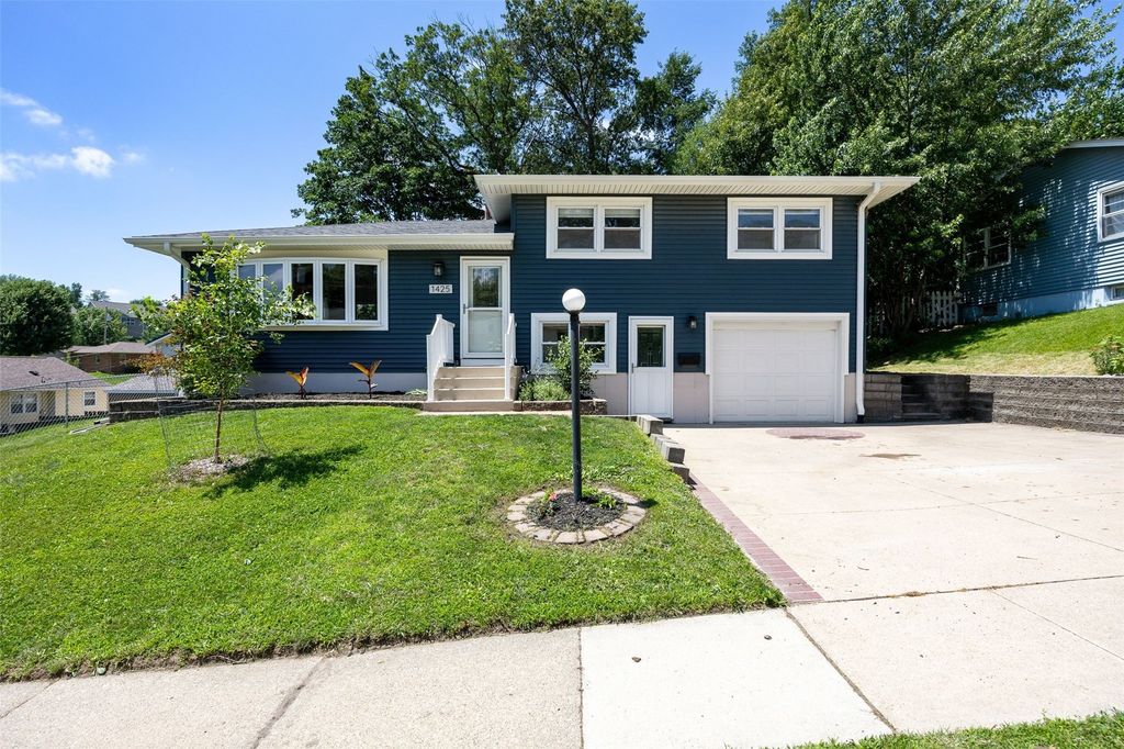 1425 Harold Drive SE, Cedar Rapids, IA 52403