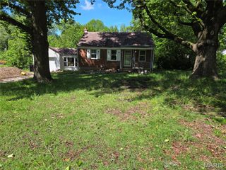 10025 Knollcrest Drive, Jennings, MO 63136