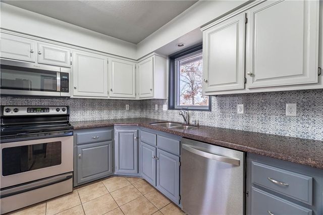 13 Connie Lane, Bella Vista, AR 72715