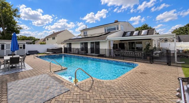 271 Twin Lane E, Wantagh, NY 11793