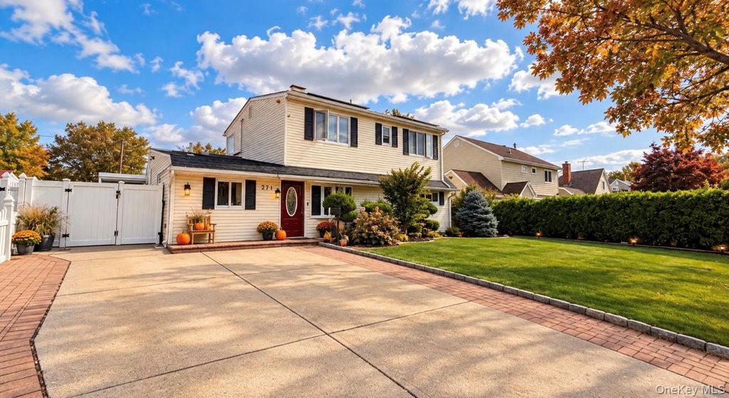 271 Twin Lane E, Wantagh, NY 11793