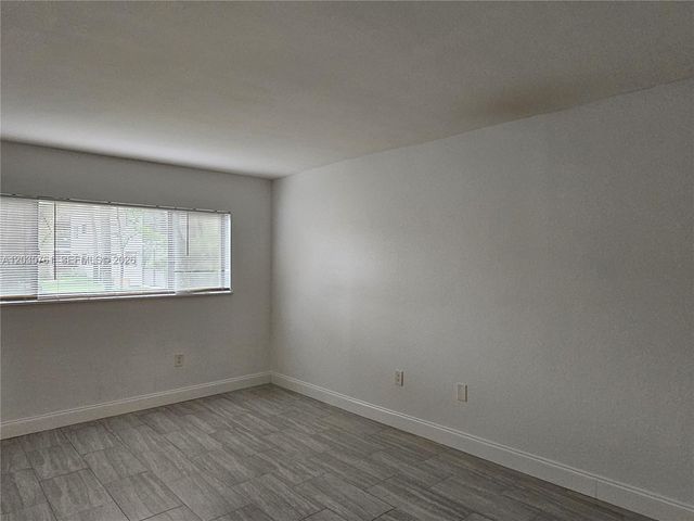 8075 SW 107th Ave 114, Miami, FL 33173