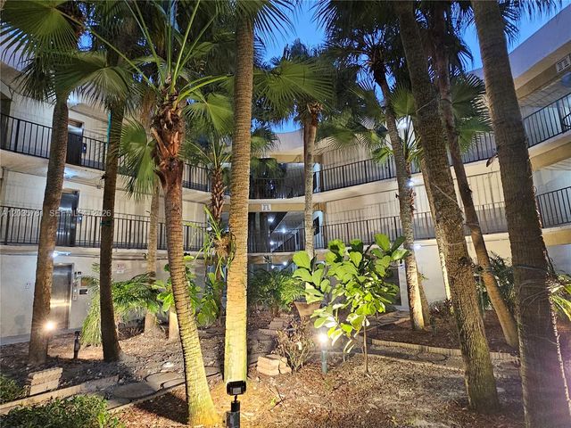 8075 SW 107th Ave 114, Miami, FL 33173