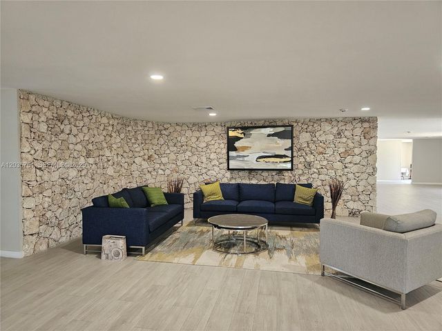 8075 SW 107th Ave 114, Miami, FL 33173