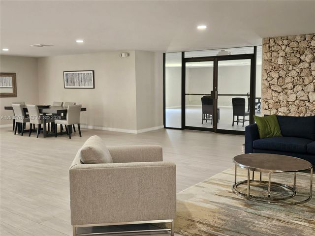 8075 SW 107th Ave 114, Miami, FL 33173