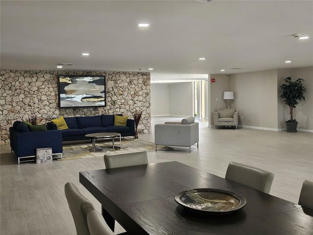 8075 SW 107th Ave 114, Miami, FL 33173