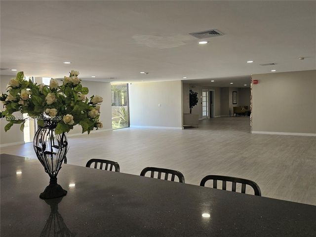 8075 SW 107th Ave 114, Miami, FL 33173