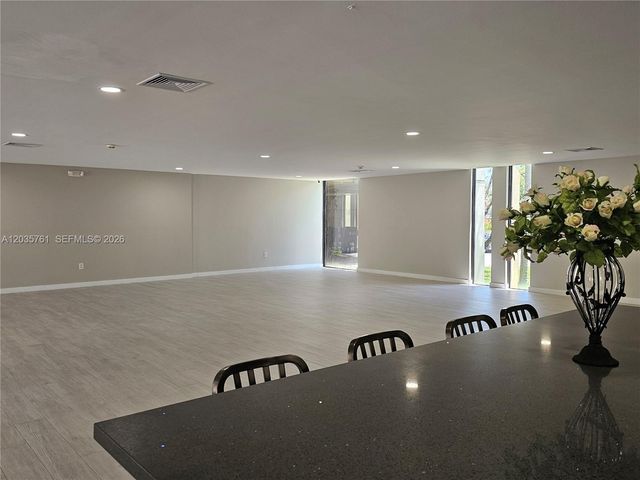 8075 SW 107th Ave 114, Miami, FL 33173