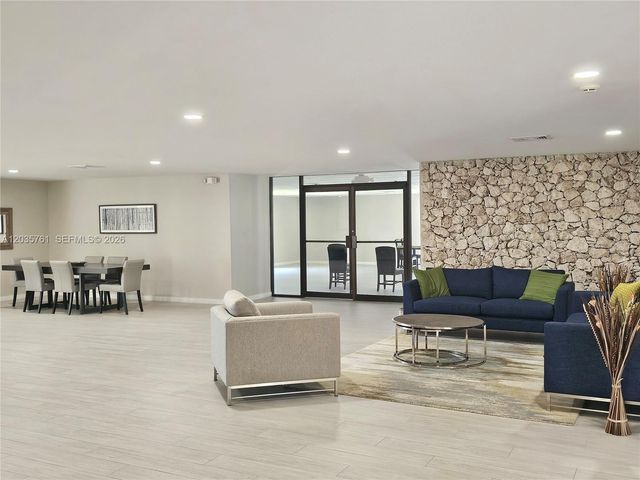 8075 SW 107th Ave 114, Miami, FL 33173