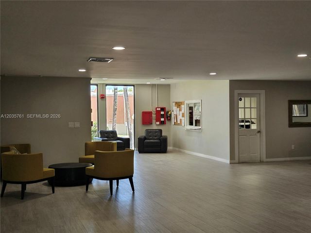 8075 SW 107th Ave 114, Miami, FL 33173
